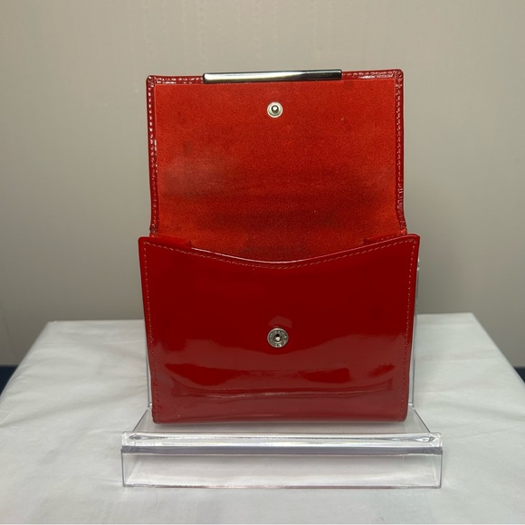 Gucci Red and Silver Wallet with Sleek Metal Accent - Picture 4 of 10